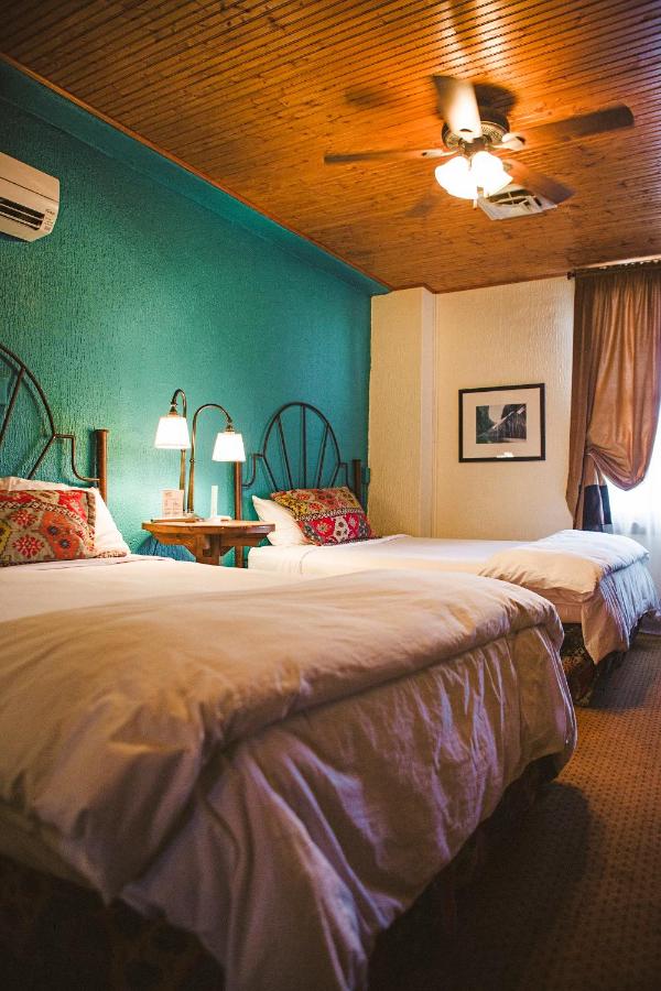 | The Holland Hotel