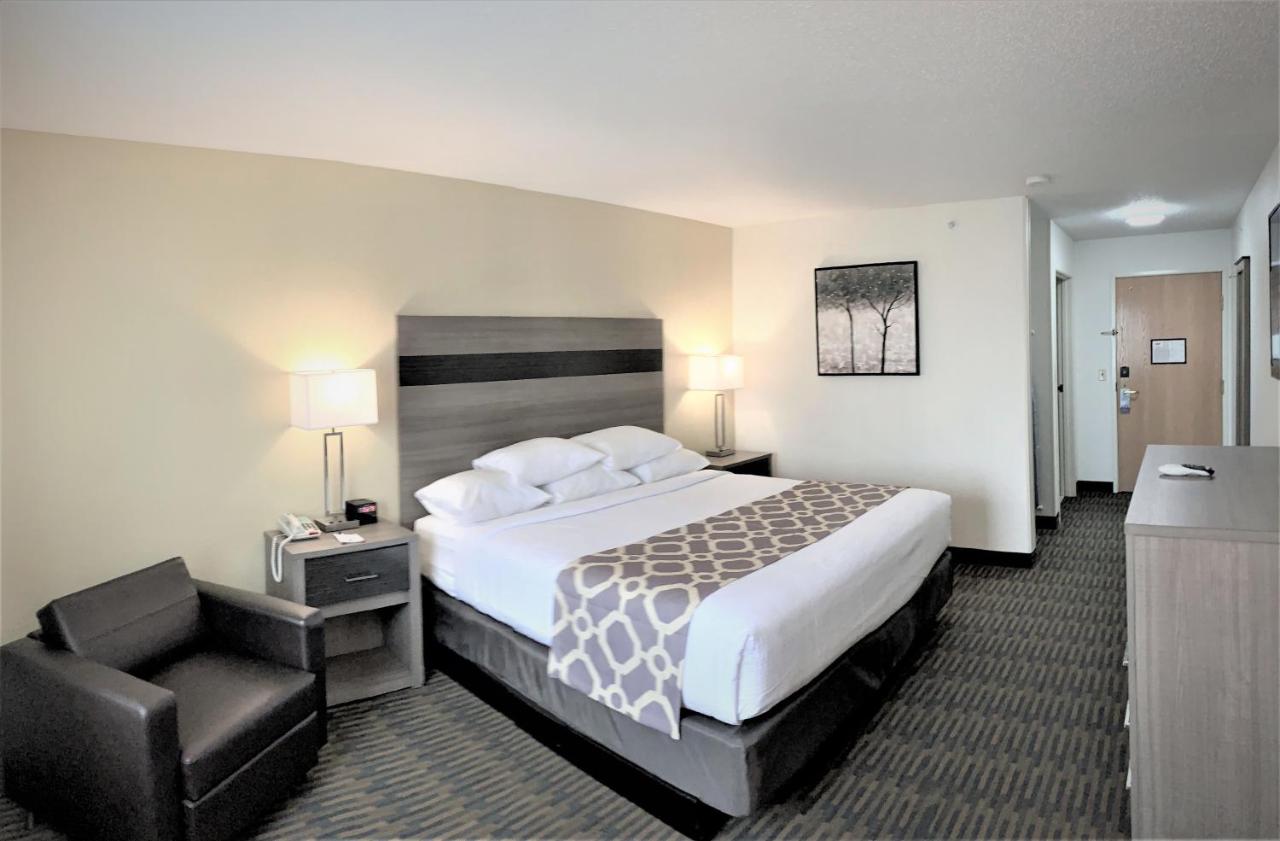 King Room- Non-Smoking at Baymont by Wyndham Paw Paw