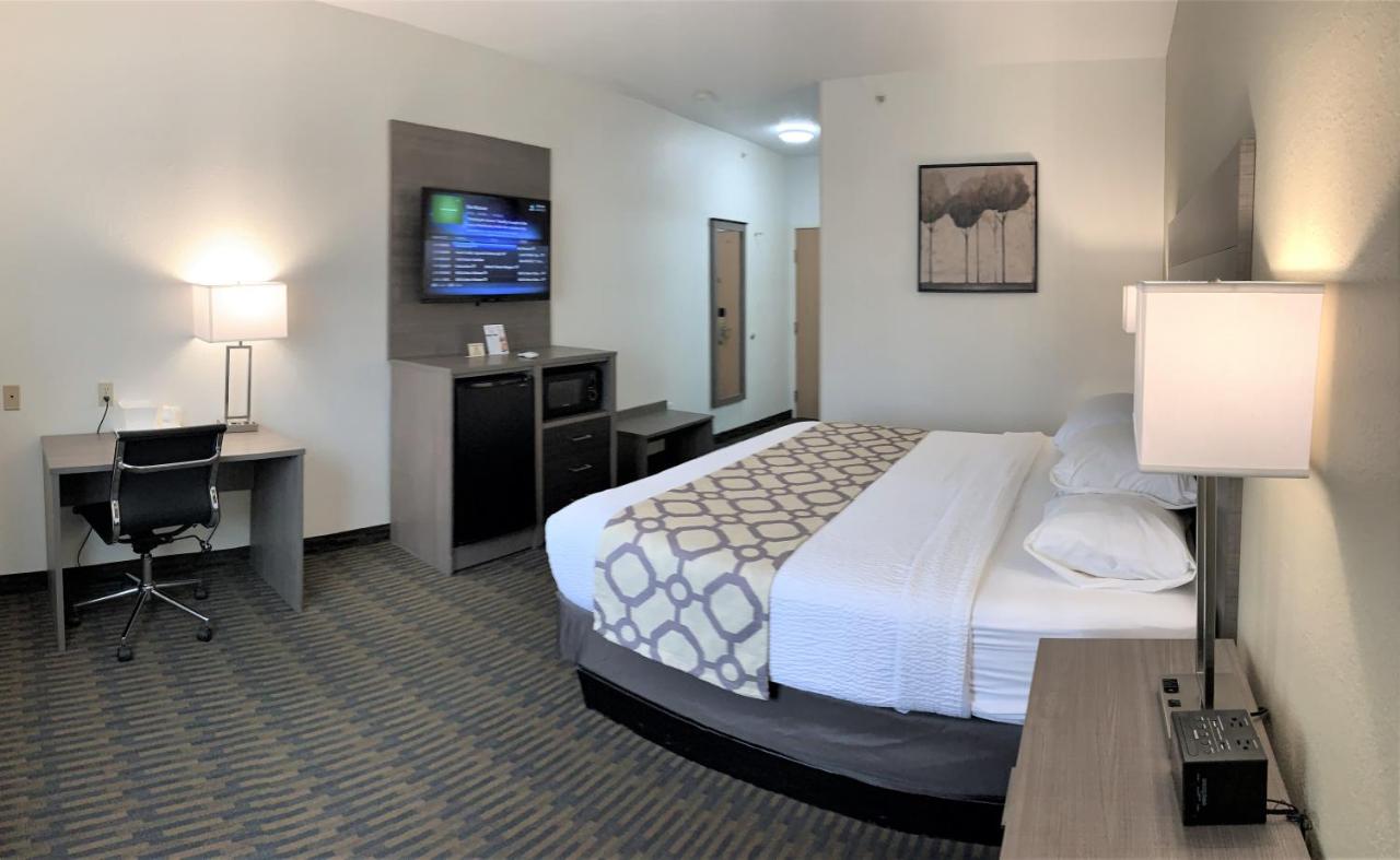 King Room- Non-Smoking at Baymont by Wyndham Paw Paw