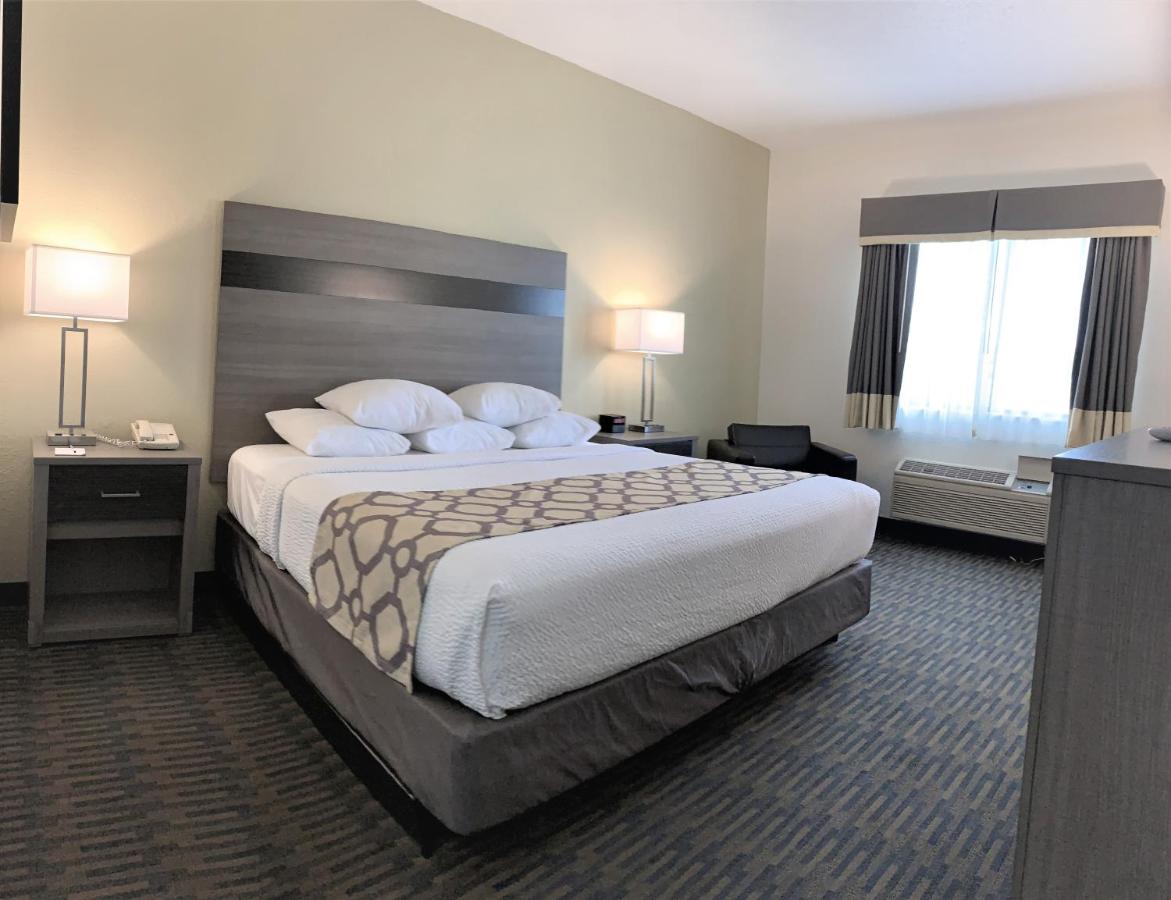 King Room- Non-Smoking at Baymont by Wyndham Paw Paw