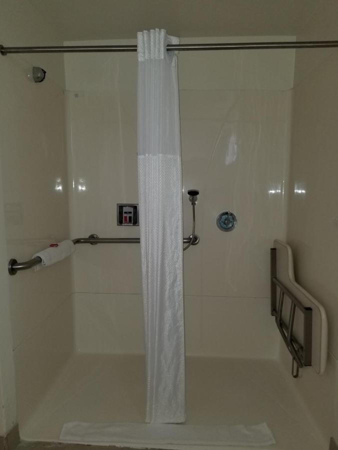King Room - Mobility Access/Non-Smoking at Super 8 by Wyndham Los Angeles-Culver City Area