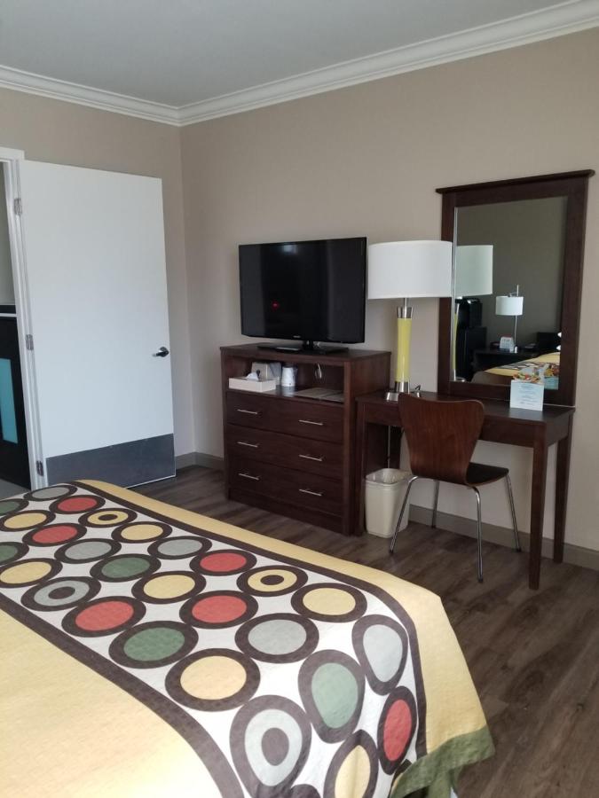 Queen Room - Mobility Access/Non-Smoking at Super 8 by Wyndham Los Angeles-Culver City Area