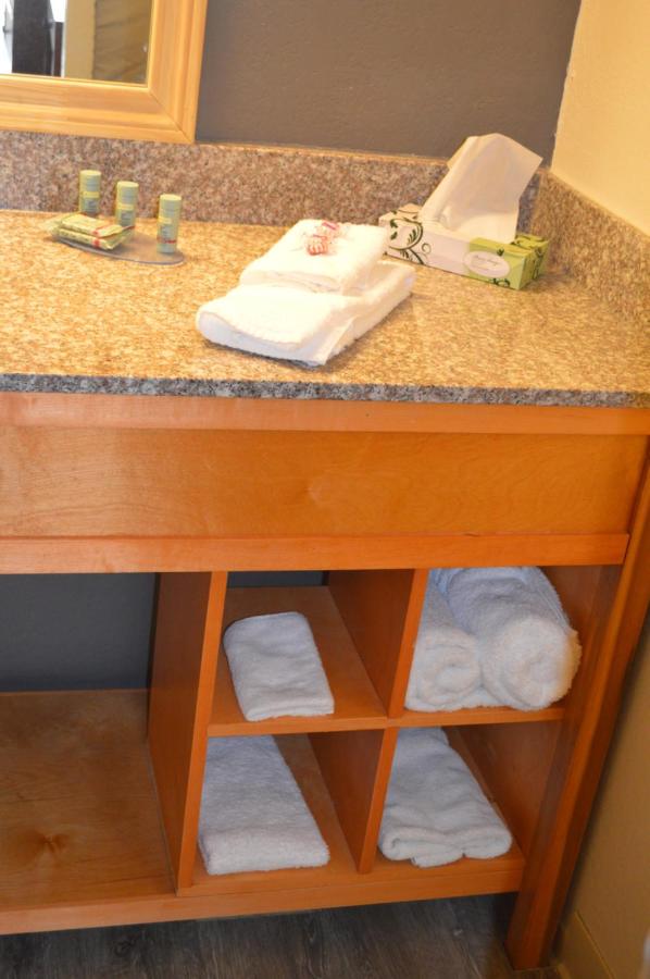 | Lake View Inn