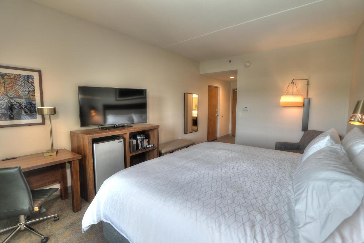 Standard Room at Holiday Inn & Suites Pigeon Forge Convention Center by IHG