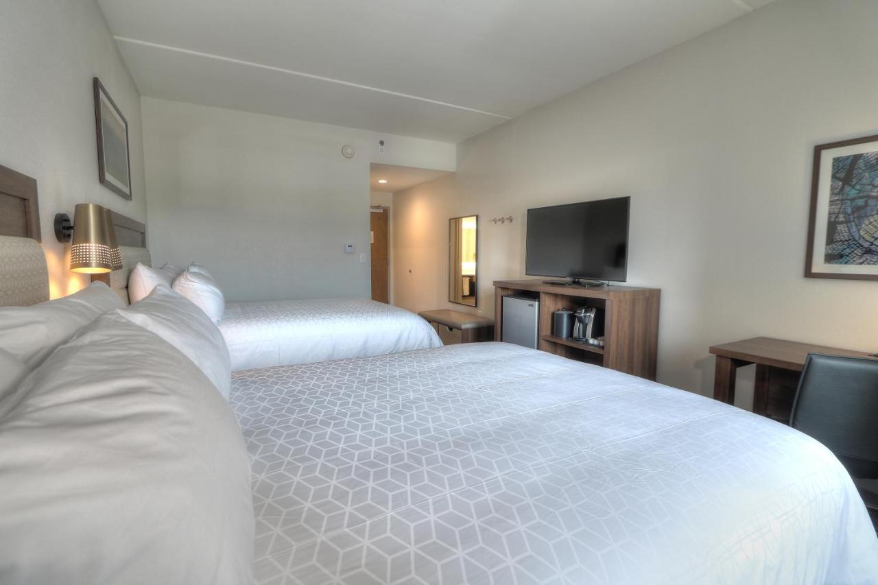 Queen Room with Two Queen Beds and Parkway Balcony - Non-Smoking at Holiday Inn & Suites Pigeon Forge Convention Center by IHG