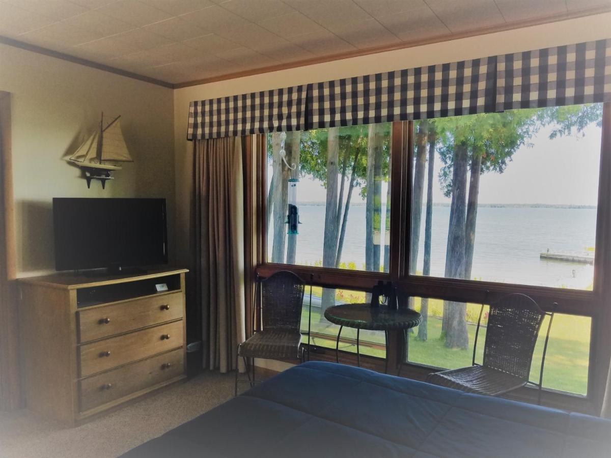 | Square Rigger Harbor Motel