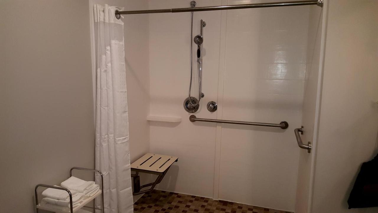 King Room - Disability Access/Roll in Shower - Non-Smoking at Holiday Inn Express North Augusta by IHG