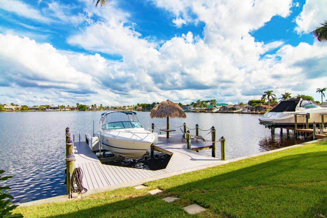 | Tropical waterfront paradise with gulf access, heated infinity pool and spa - Villa Southern Shores