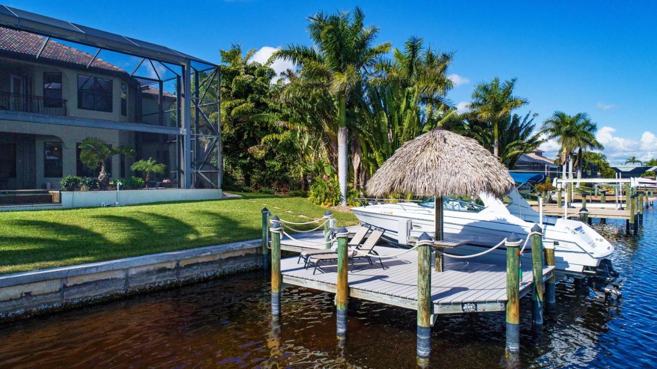 | Tropical waterfront paradise with gulf access, heated infinity pool and spa - Villa Southern Shores