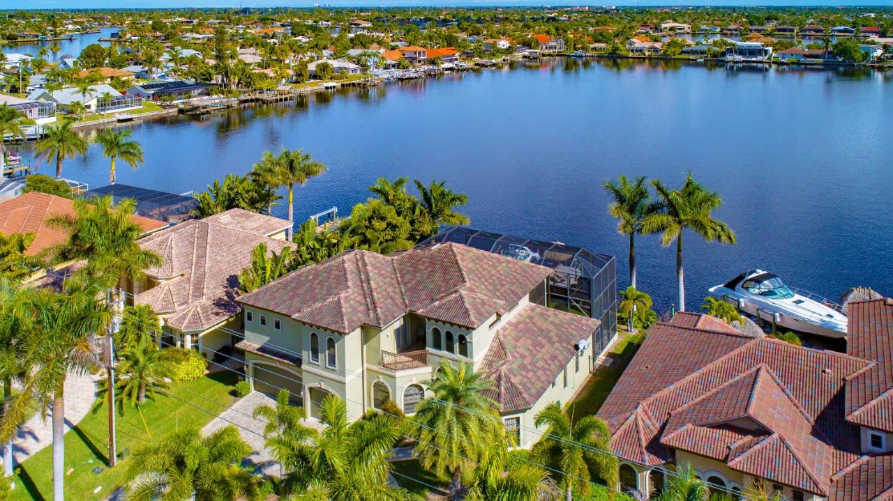  | Tropical waterfront paradise with gulf access, heated infinity pool and spa - Villa Southern Shores