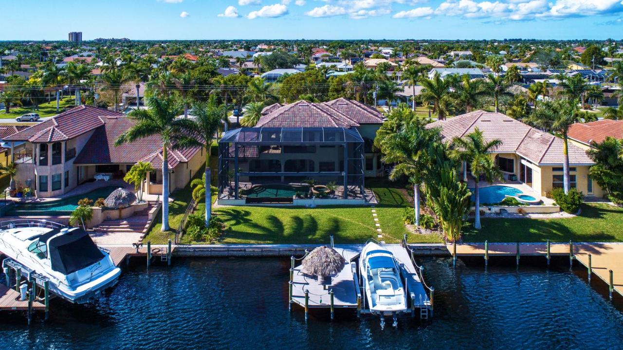  | Tropical waterfront paradise with gulf access, heated infinity pool and spa - Villa Southern Shores
