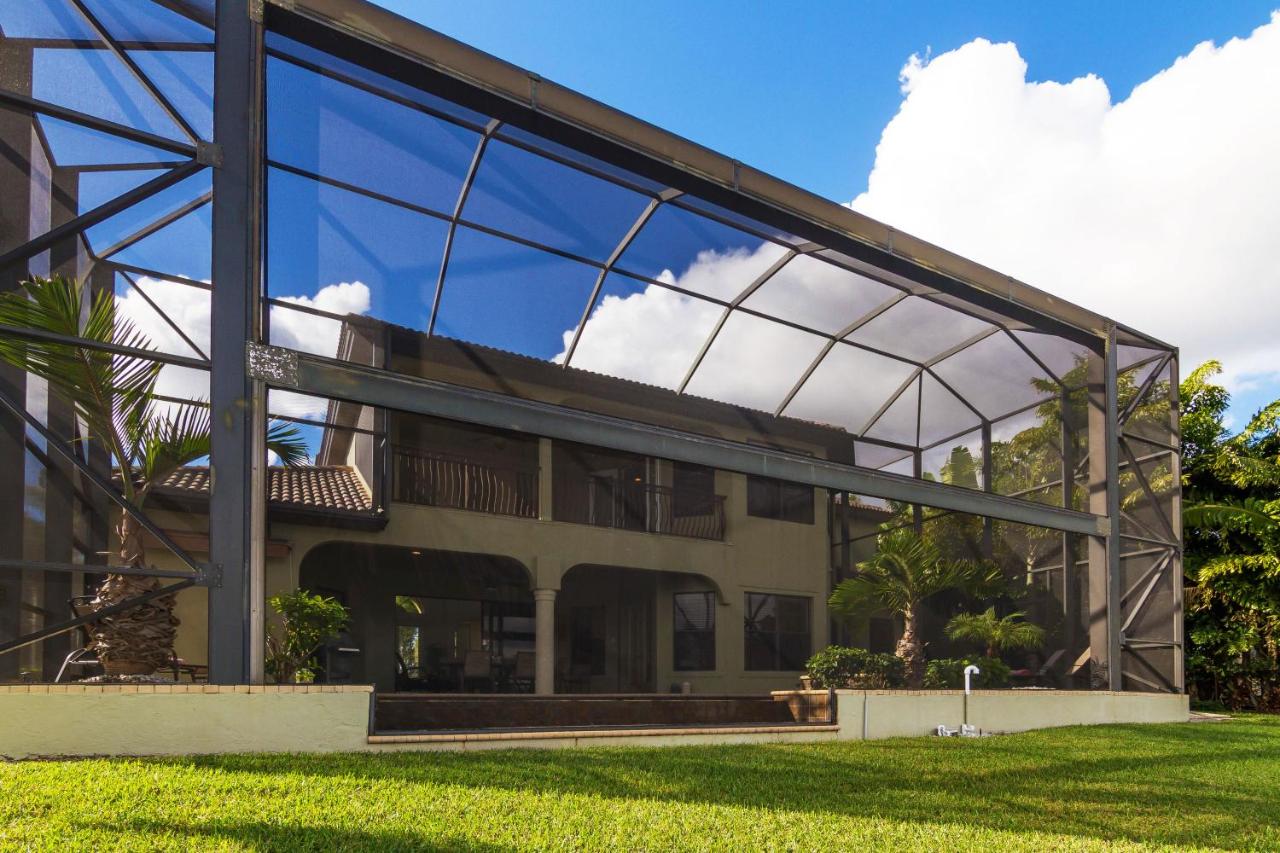  | Tropical waterfront paradise with gulf access, heated infinity pool and spa - Villa Southern Shores