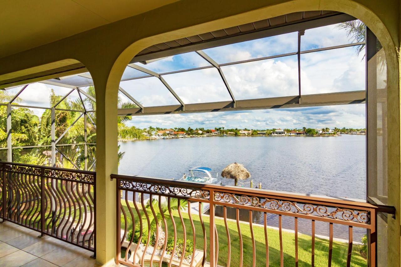 | Tropical waterfront paradise with gulf access, heated infinity pool and spa - Villa Southern Shores