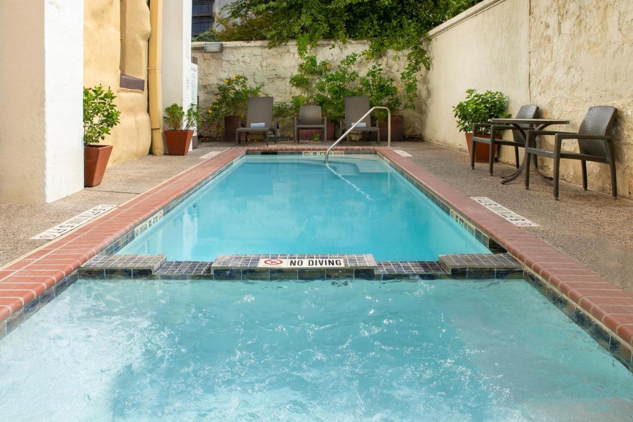 | Holiday Inn Express San Antonio North Riverwalk Area, an IHG Hotel