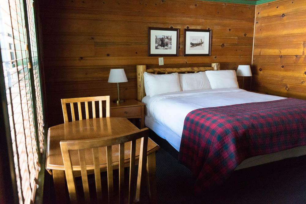 | Shaver Lake Village Hotel