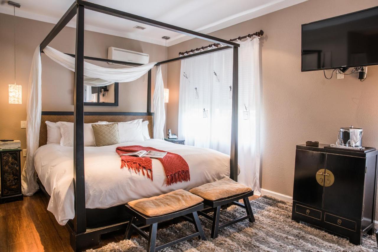 | Cadet Hotel