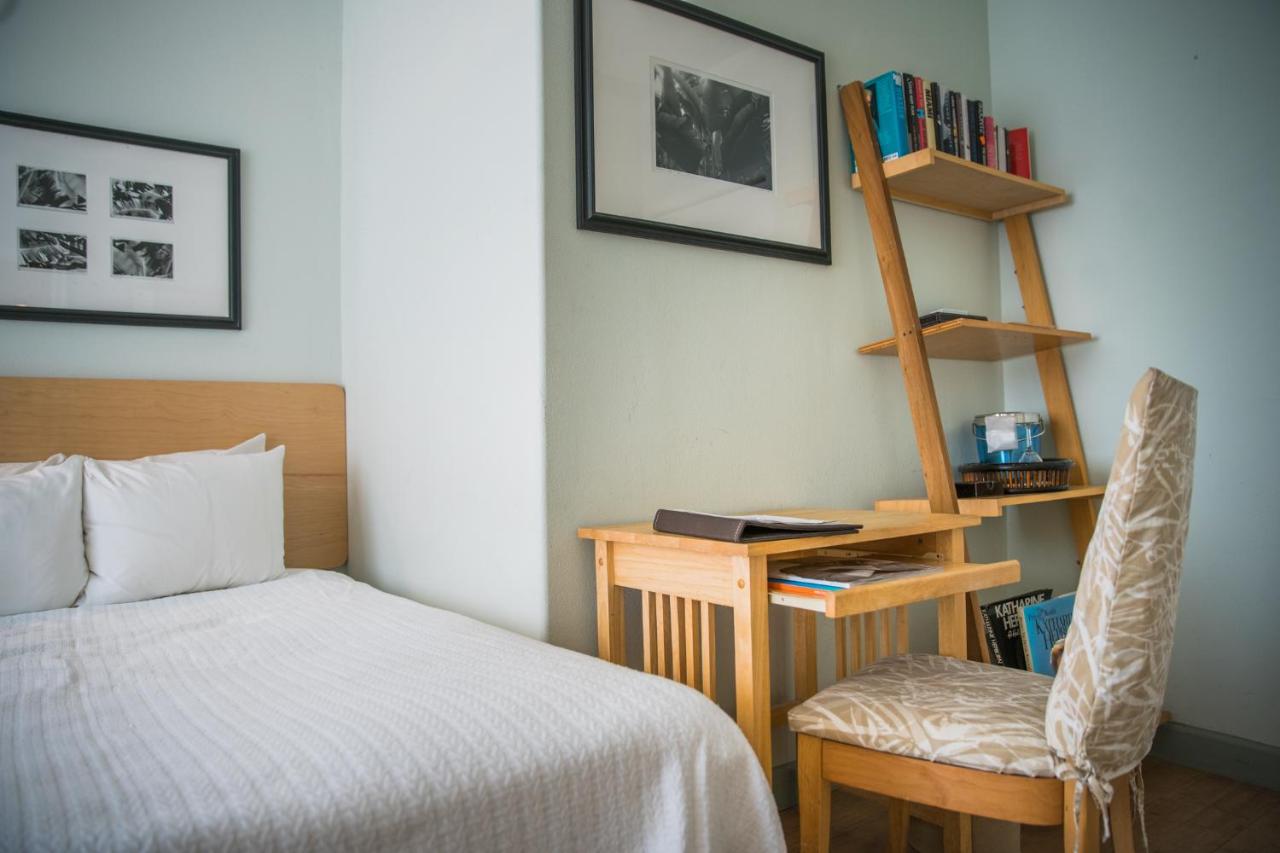 | Cadet Hotel