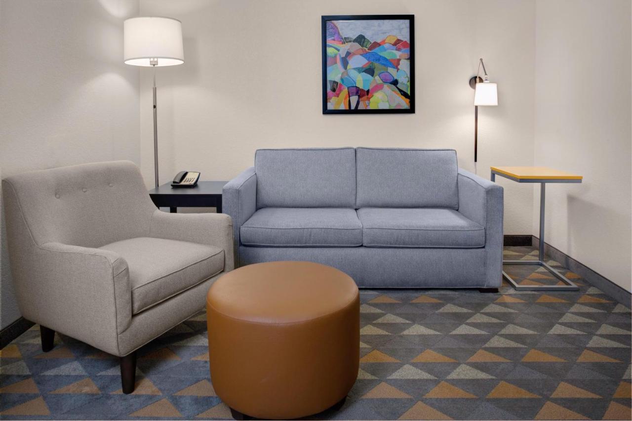 King Suite with Sofa Bed at Holiday Inn Hotel & Suites Lima by IHG