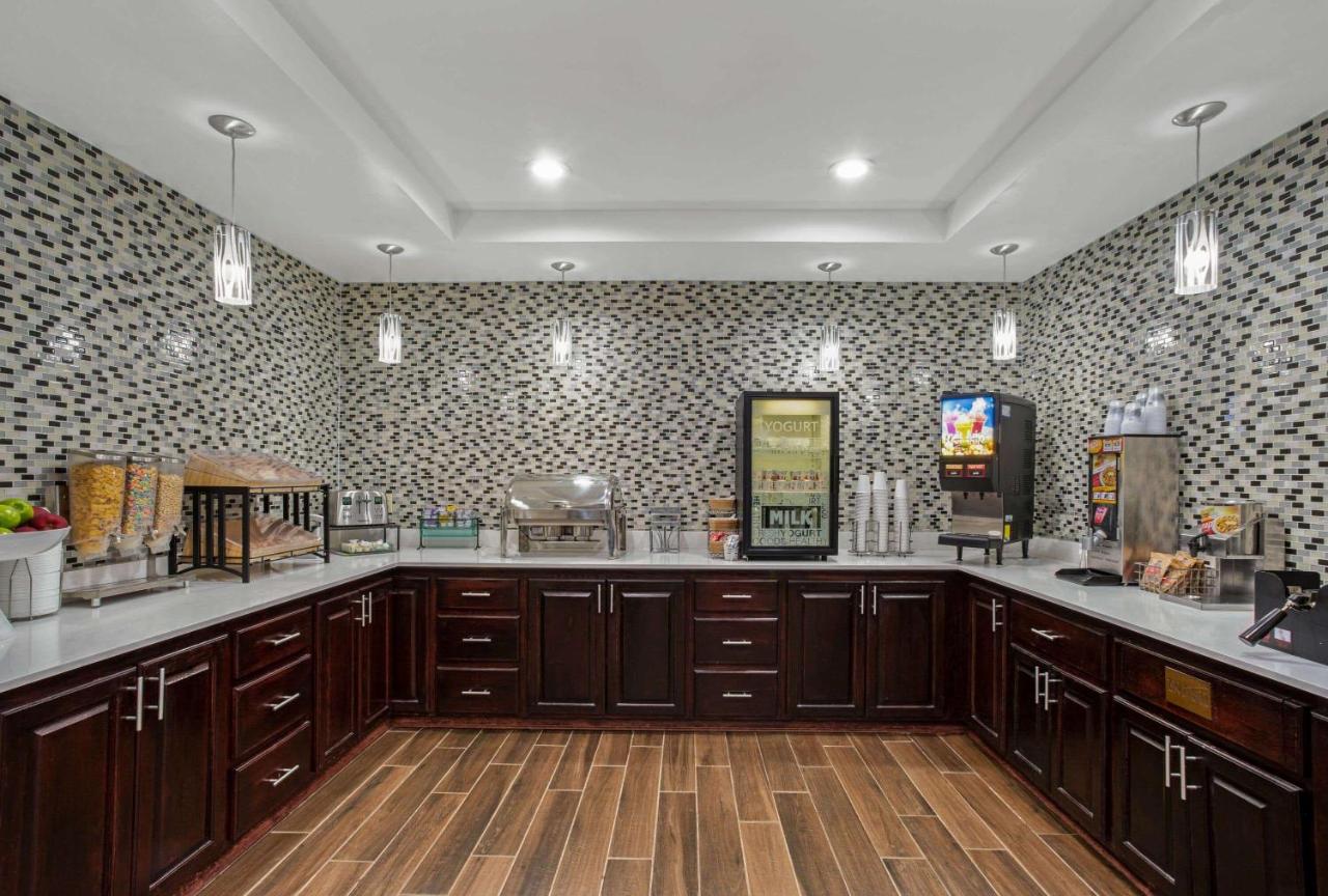 | La Quinta by Wyndham Norwich-Plainfield-Casino