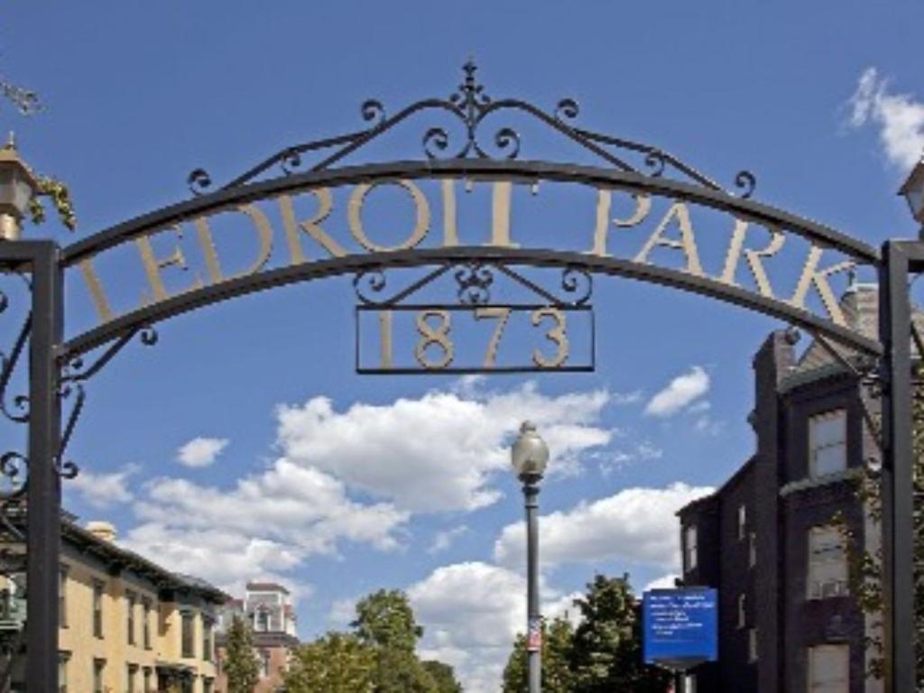 | Ledroit Park Renaissance Bed and Breakfast