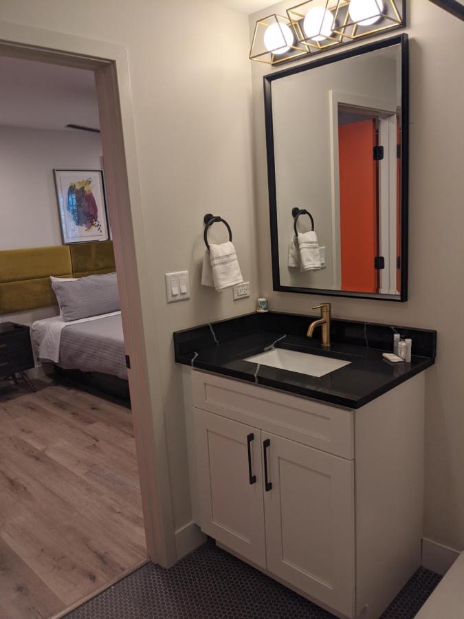  | 4411 Inn & Suites