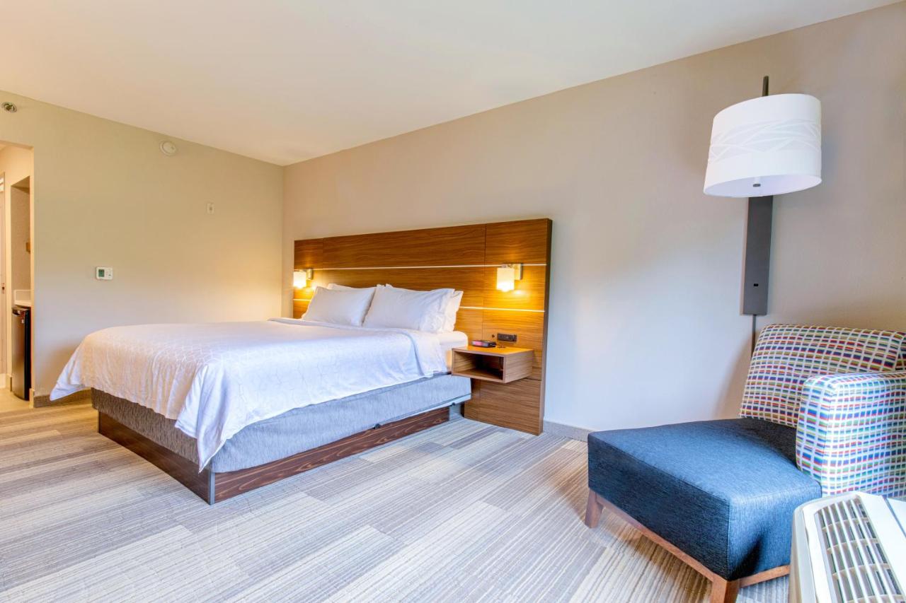 King Room at Holiday Inn Express Johnson City by IHG