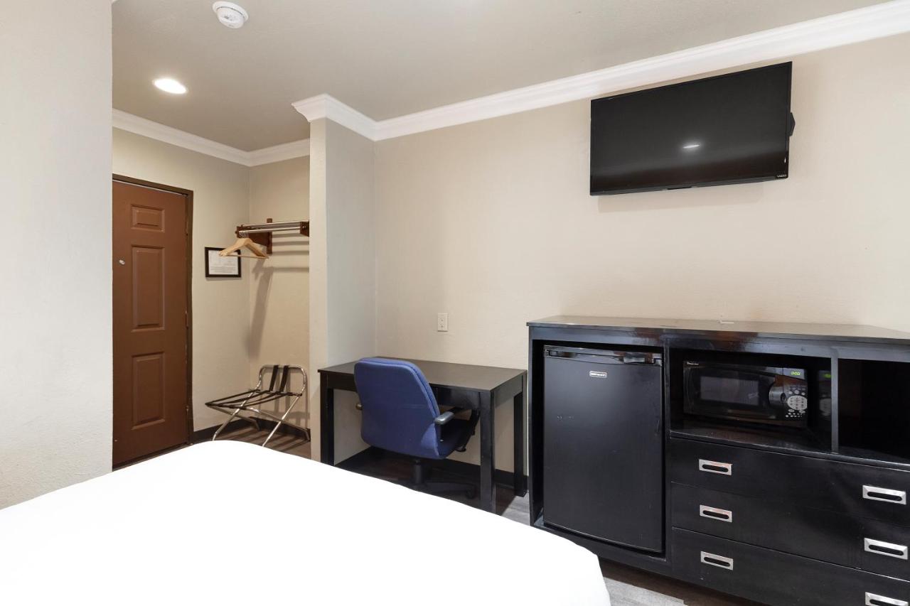 Deluxe Double or Twin Room at Le Blanc Inn & Suites