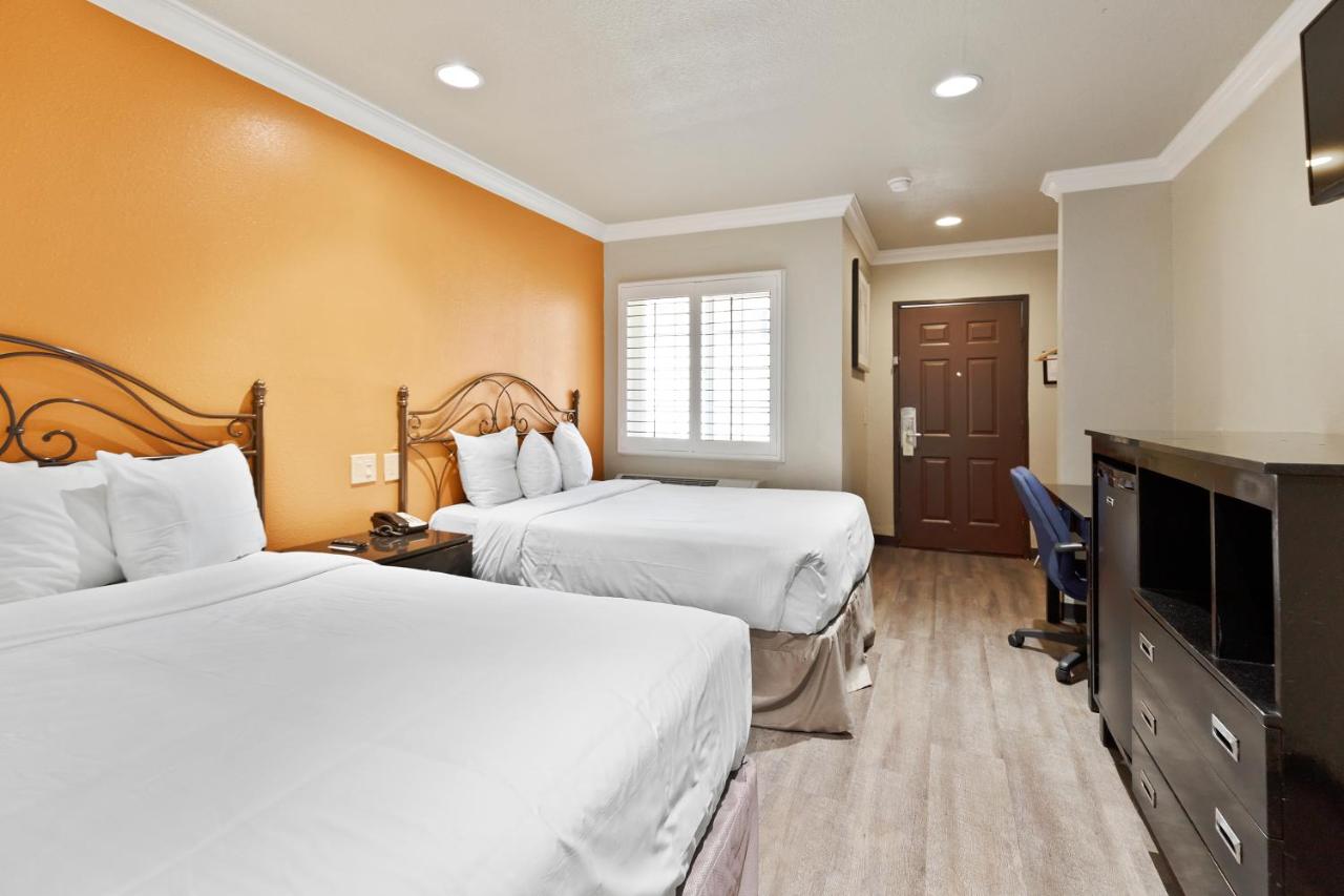 Deluxe Double or Twin Room at Le Blanc Inn & Suites