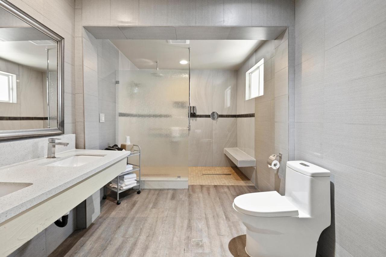 Deluxe Double or Twin Room at Le Blanc Inn & Suites