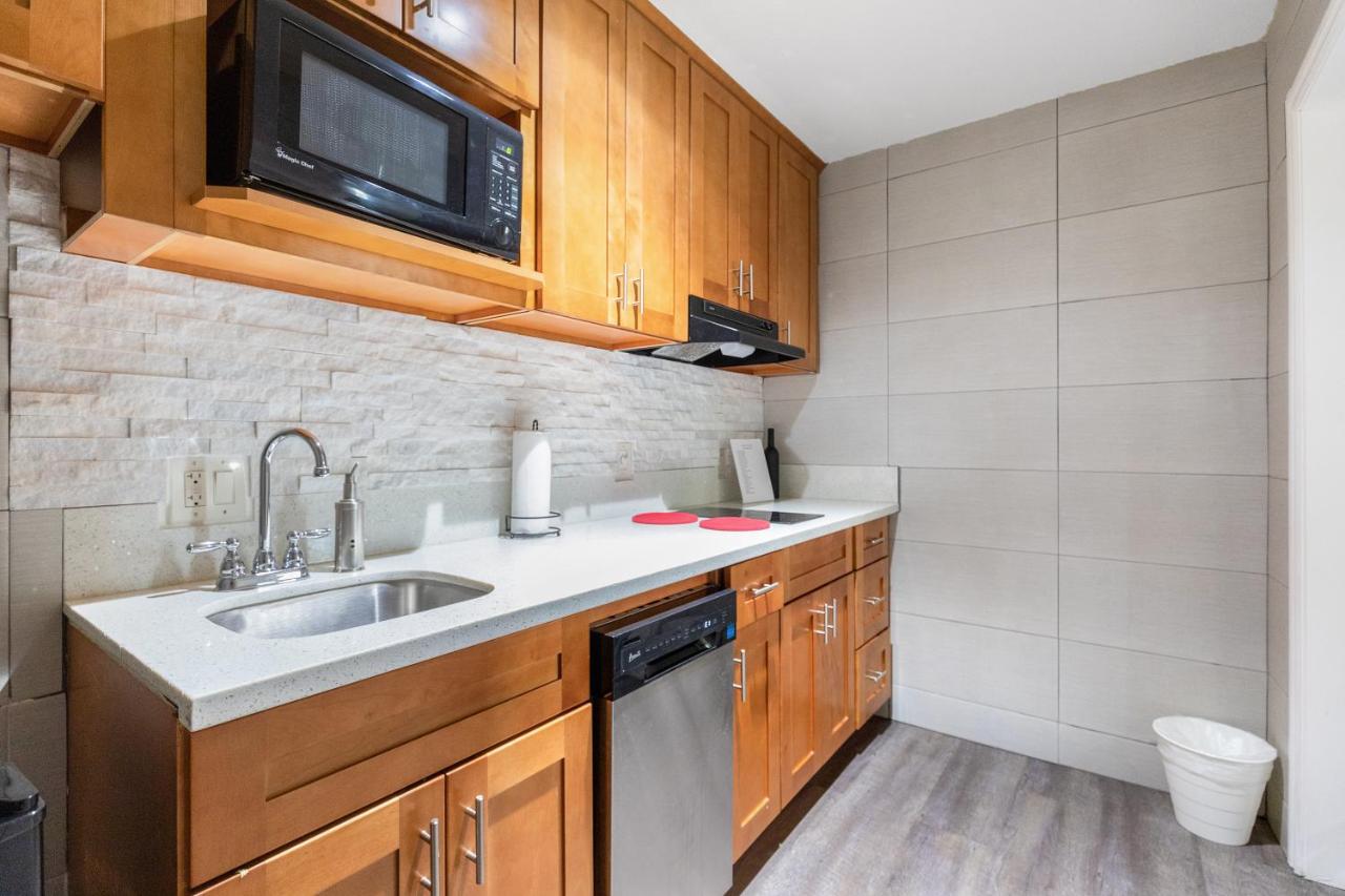 Deluxe Double Studio at Le Blanc Inn & Suites
