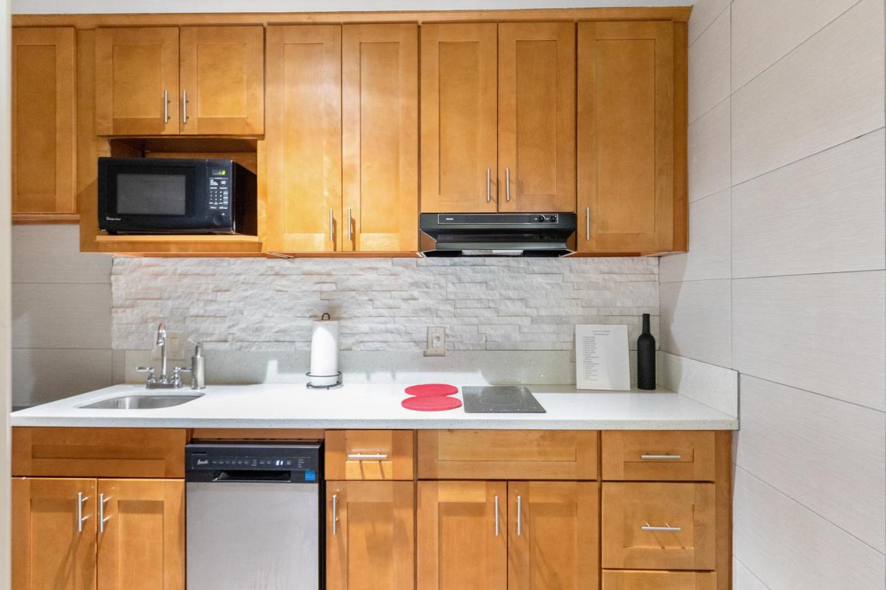 Deluxe Double Studio at Le Blanc Inn & Suites