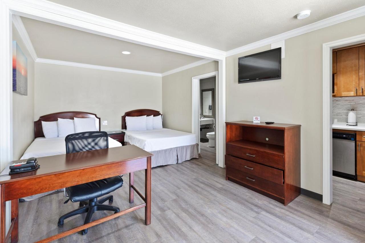Deluxe Double Studio at Le Blanc Inn & Suites