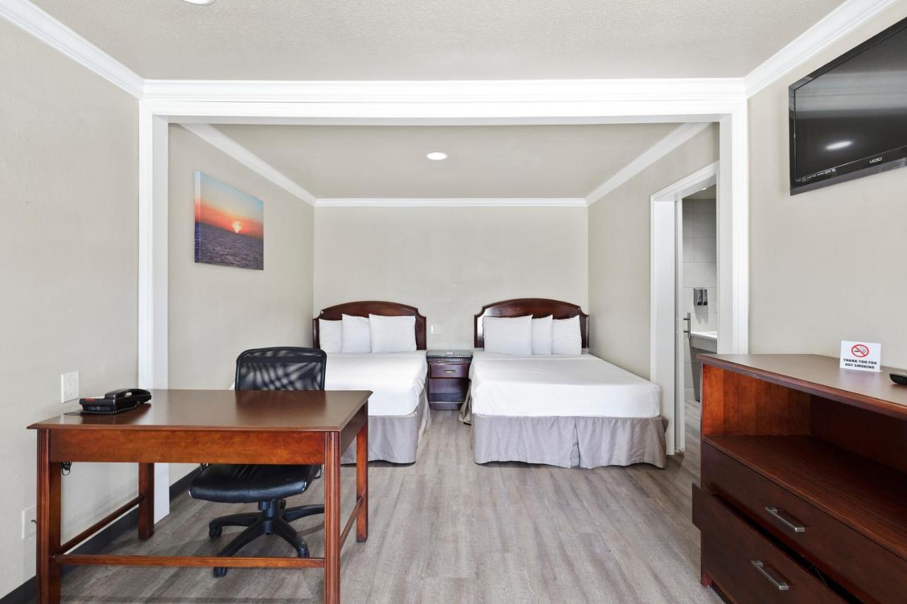 Deluxe Double Studio at Le Blanc Inn & Suites