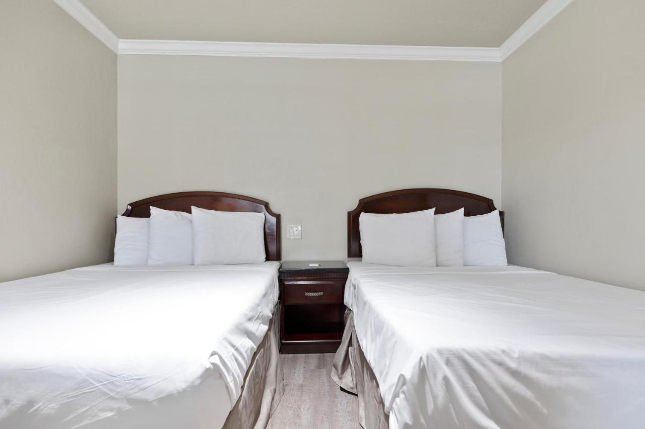 Deluxe Double Studio at Le Blanc Inn & Suites