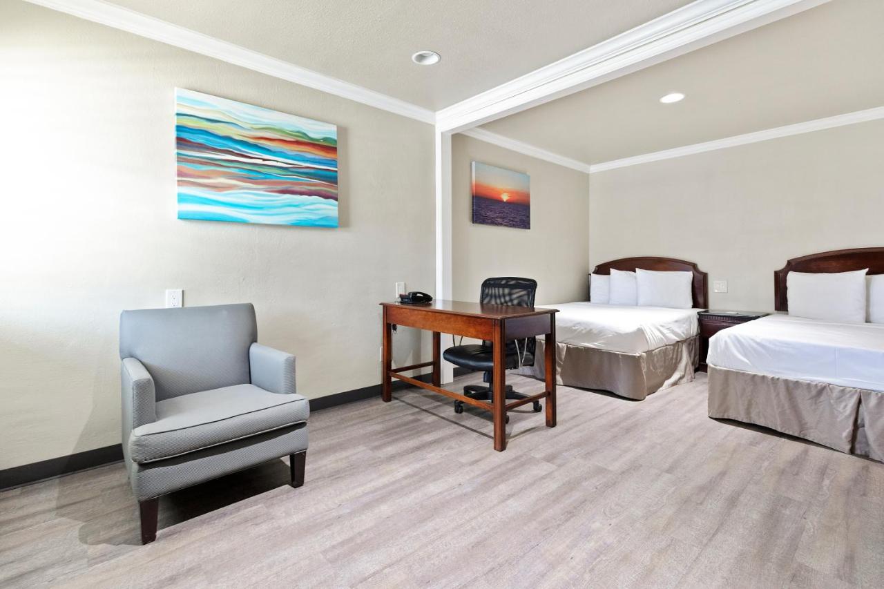 Deluxe Double Studio at Le Blanc Inn & Suites
