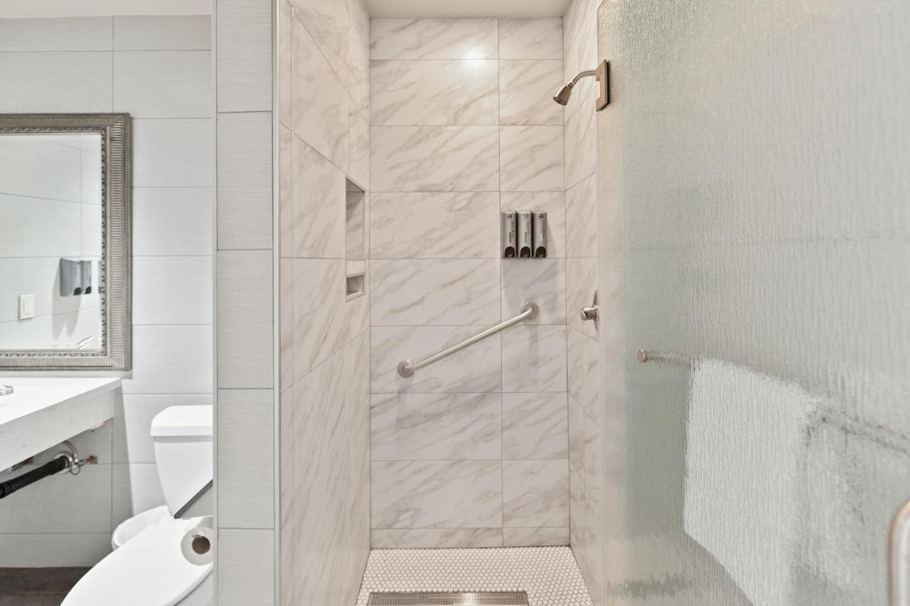 Deluxe Double Studio at Le Blanc Inn & Suites