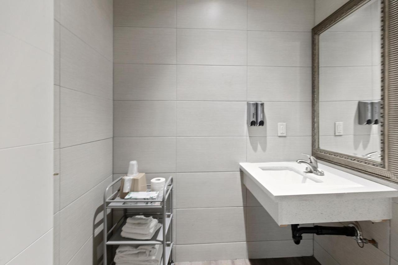 Deluxe Double Studio at Le Blanc Inn & Suites