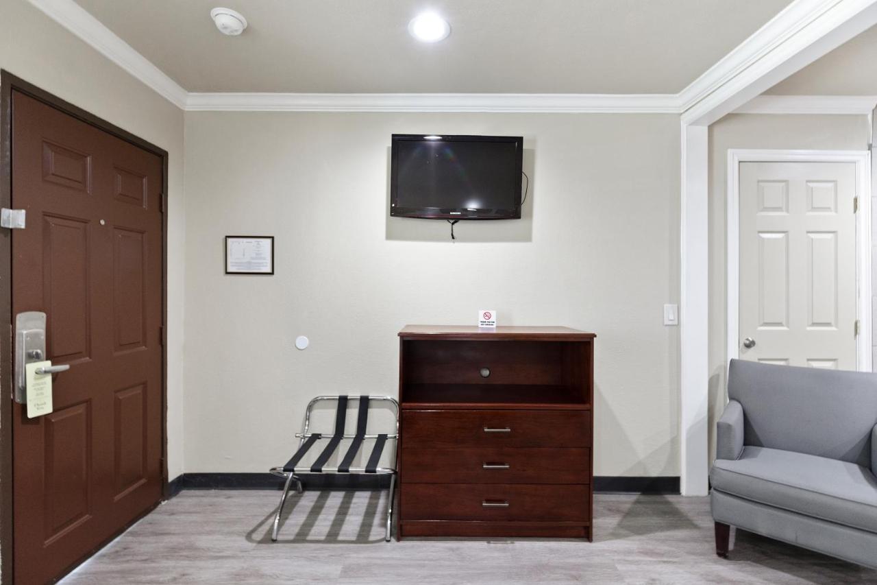 King Studio at Le Blanc Inn & Suites