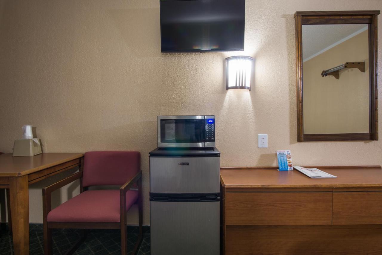 Queen Room with Two Queen Beds - Non-Smoking at Red River Inn Silt-Rifle