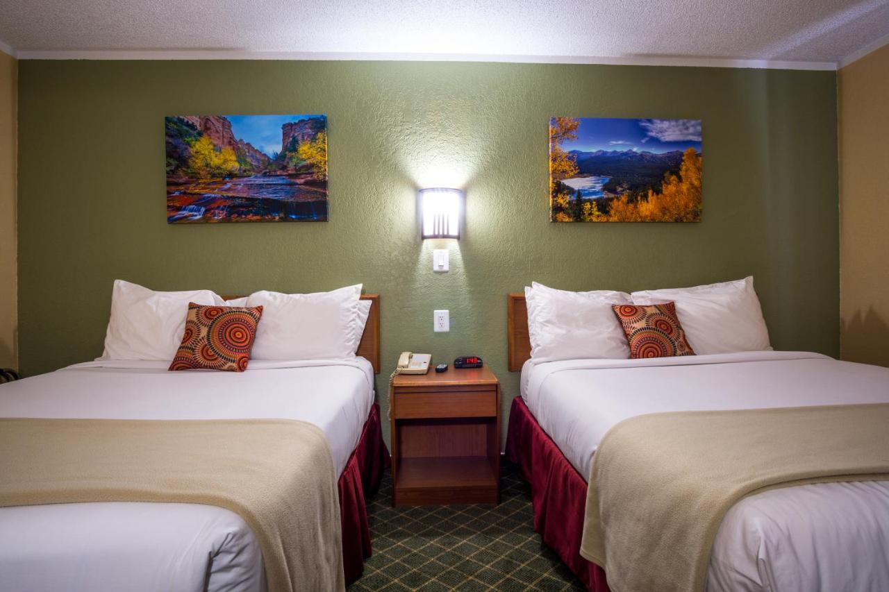 Queen Room with Two Queen Beds - Non-Smoking at Red River Inn Silt-Rifle