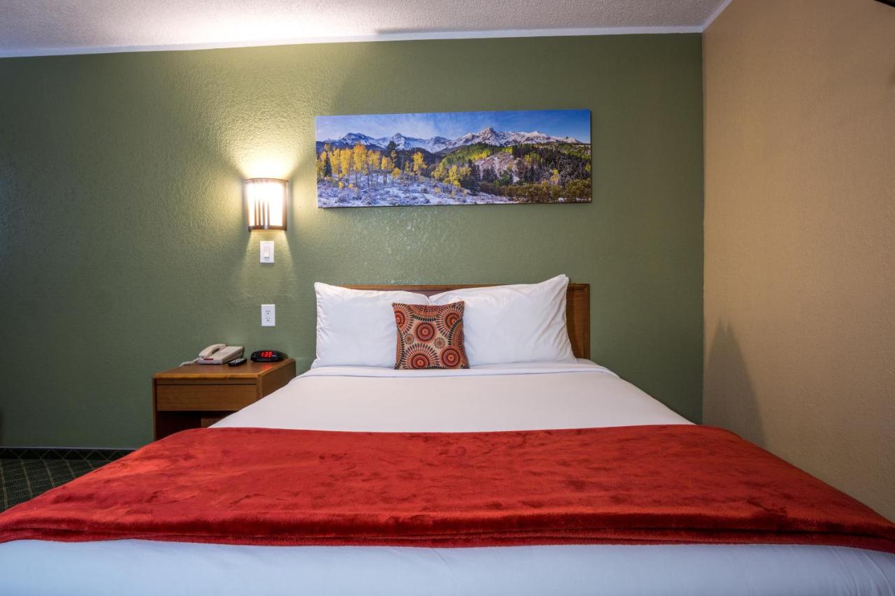 Queen Room - Non-Smoking at Red River Inn Silt-Rifle