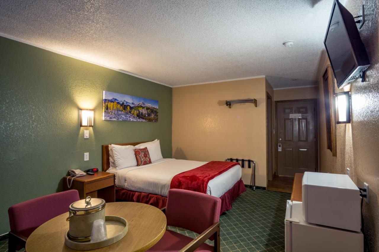 Queen Room - Non-Smoking at Red River Inn Silt-Rifle