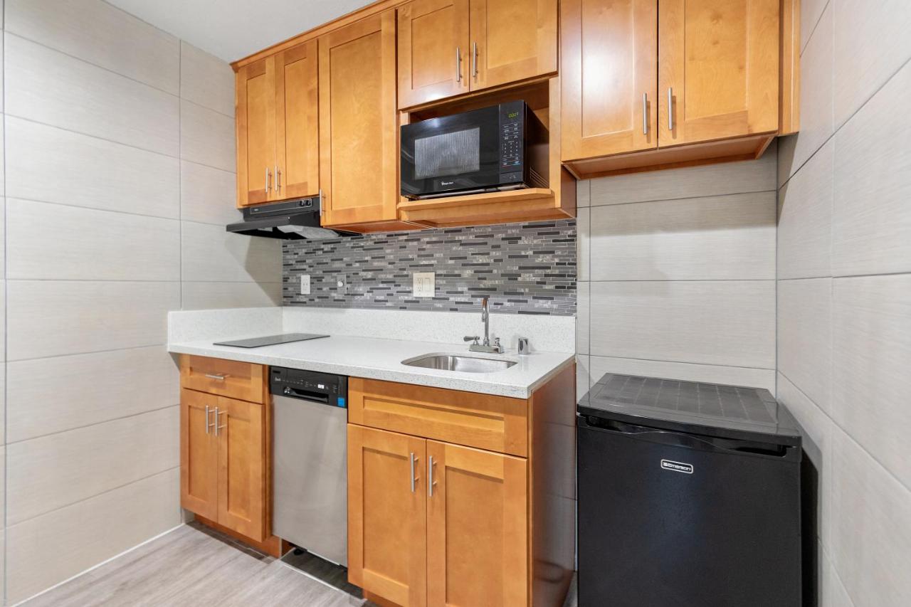 King Studio at Le Blanc Inn & Suites