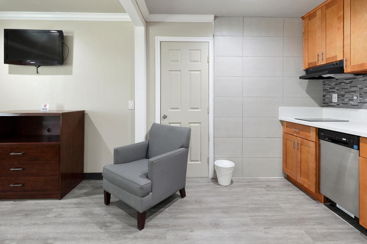 King Studio at Le Blanc Inn & Suites