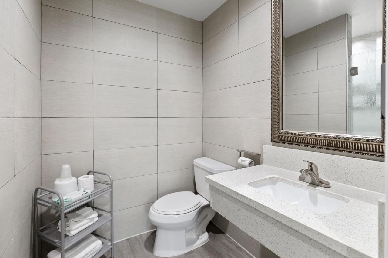 Double or Twin Room with Bathroom at Le Blanc Inn & Suites