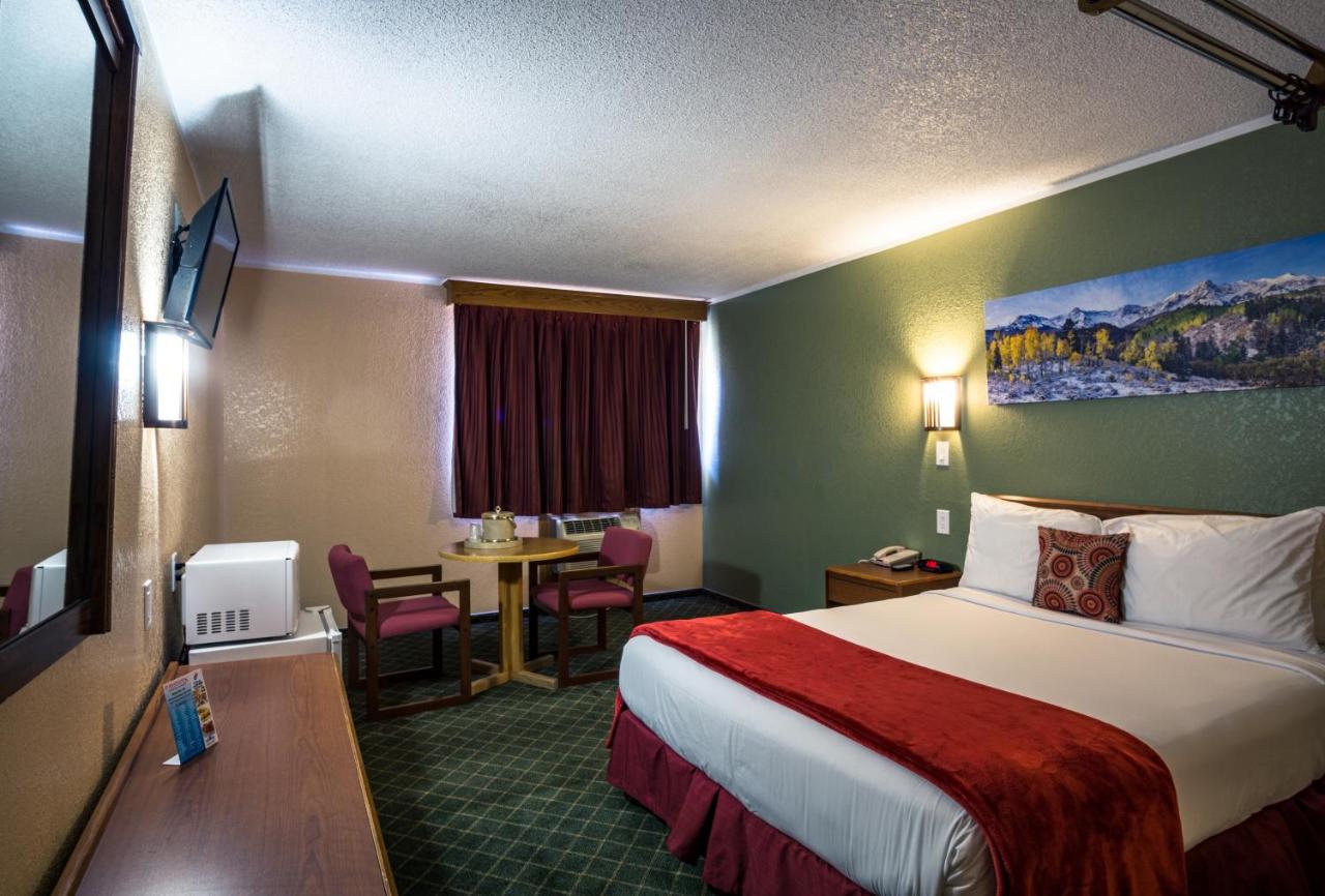 Queen Room - Non-Smoking at Red River Inn Silt-Rifle