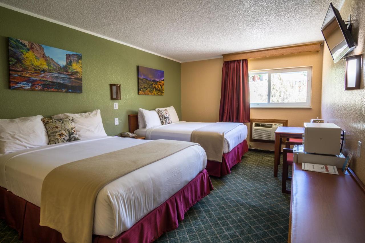 Queen Room with Two Queen Beds - Non-Smoking at Red River Inn Silt-Rifle