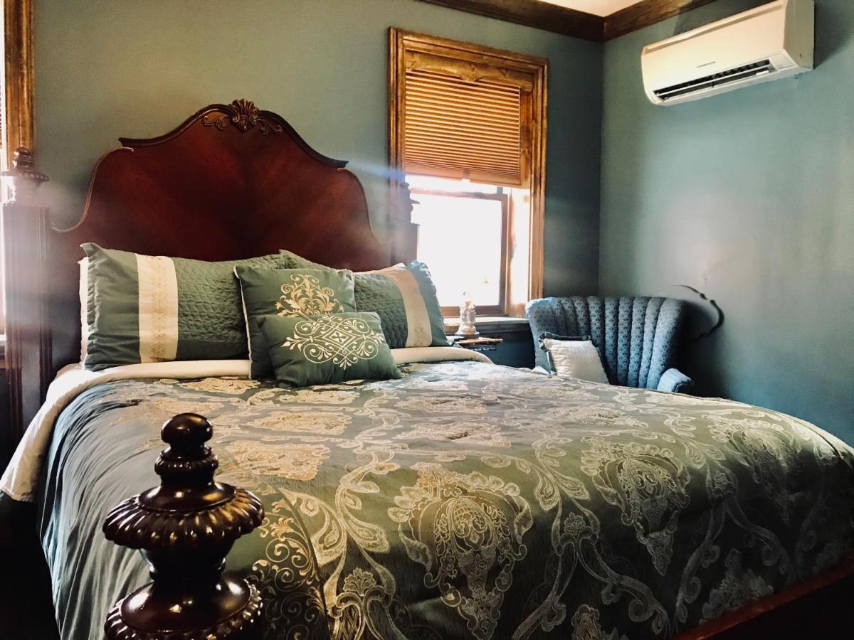 | Symphony Hotel & Restaurant