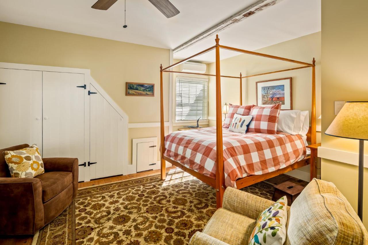| Abigail's Inn