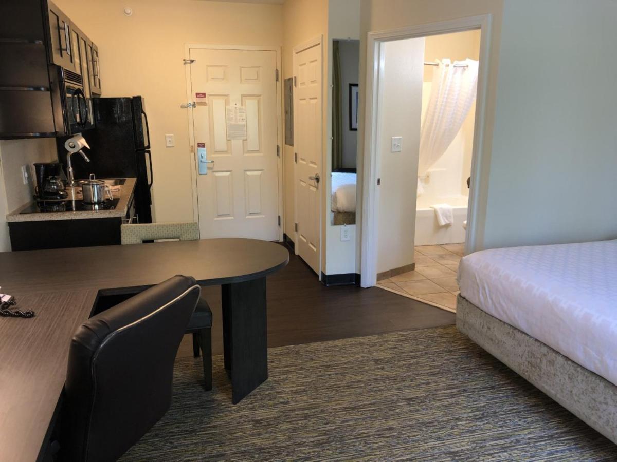 Queen Studio - Non-Smoking at Candlewood Suites Greenville NC, an IHG Hotel